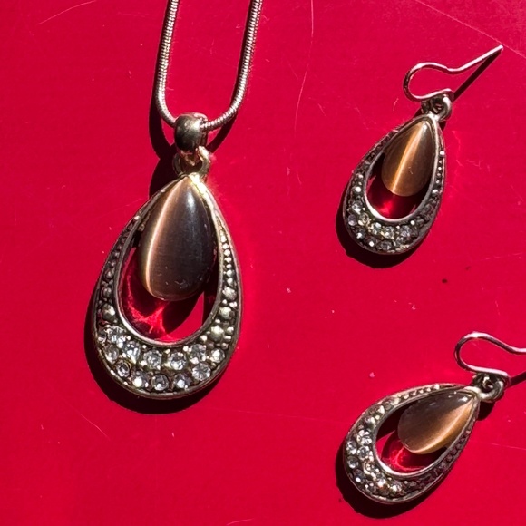 Tigers eye (real or inspired) & rhinestone necklace & earrings set - Picture 9 of 10